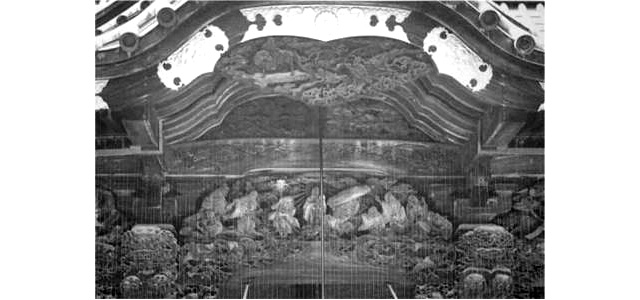 本殿の彫刻「天照大御神天岩屋戸より出で給ふ図」