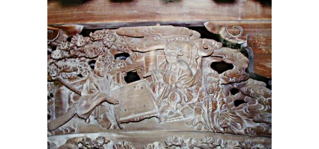 本殿の彫刻「吉備真備 囲碁の図」