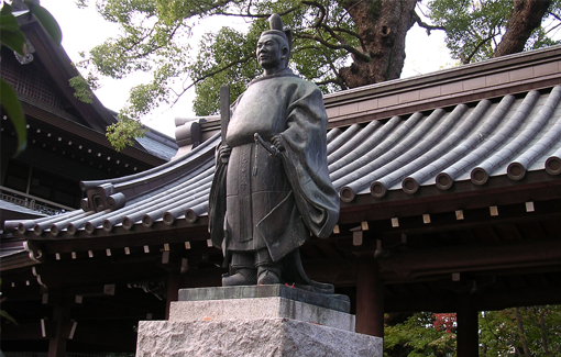 矢田部盛治の像